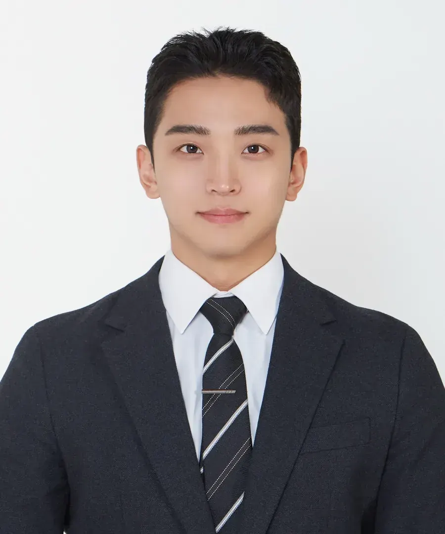 정장을 입은 나현성의 프로필 사진